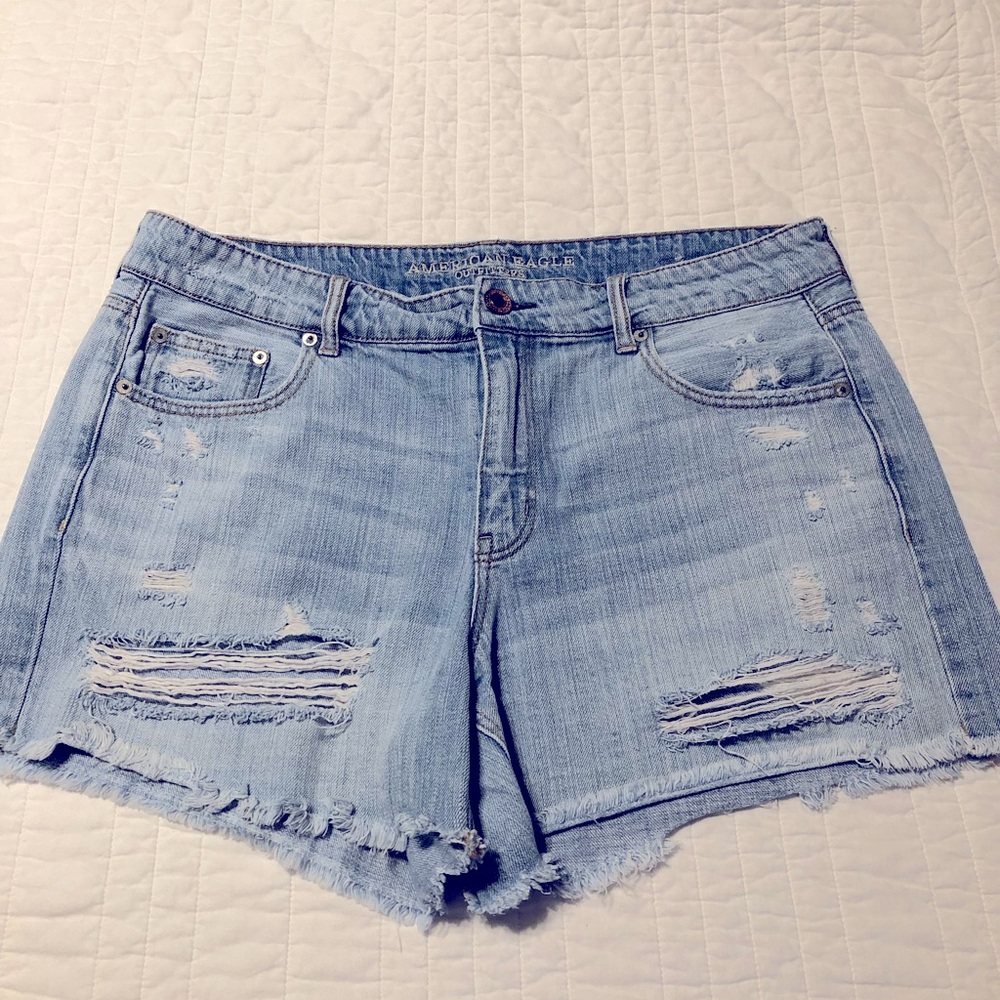 🌻American Eagle Light Wash Denim Shorts🌻